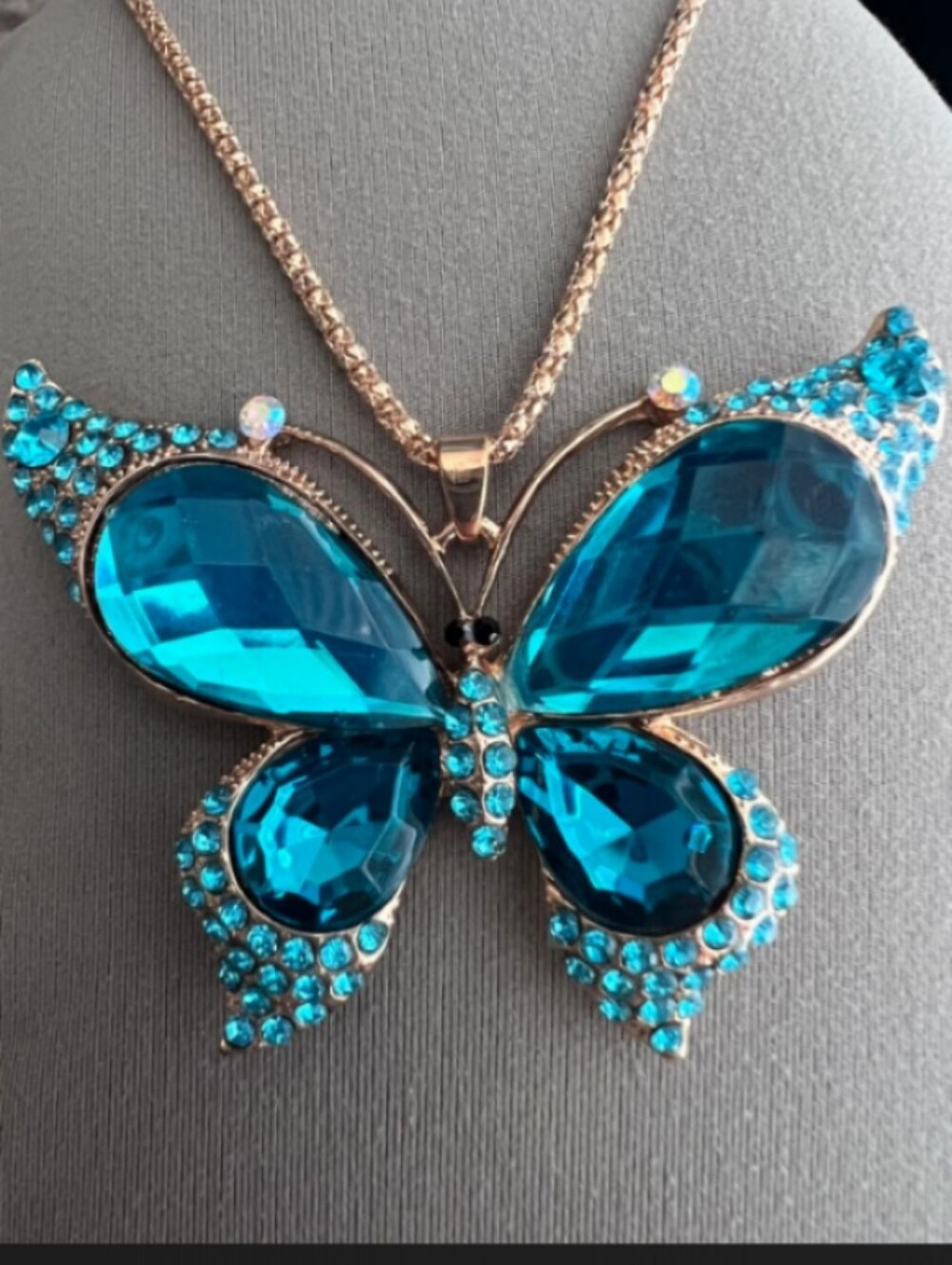 BUTTERFLY BLUE TOPAZ/GOLD PENDANT 24 INCH POPCORN CHAIN